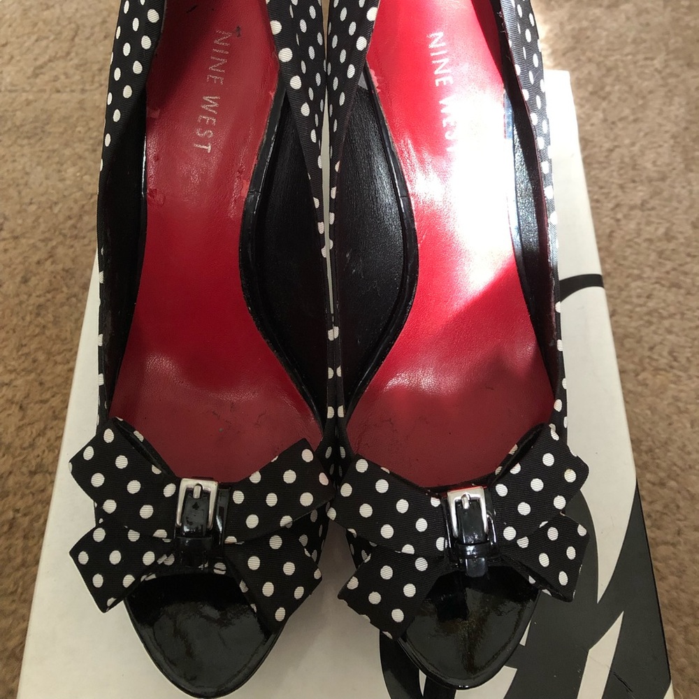 Nine West Crusader Black & White Peeptoe Fabric Pump size 8